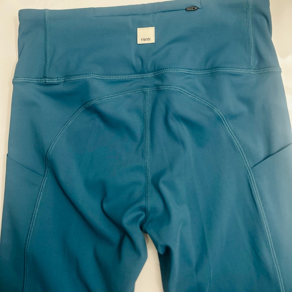 Vuori High-Waist Leggings in Teal Blue - Picture 5 of 11